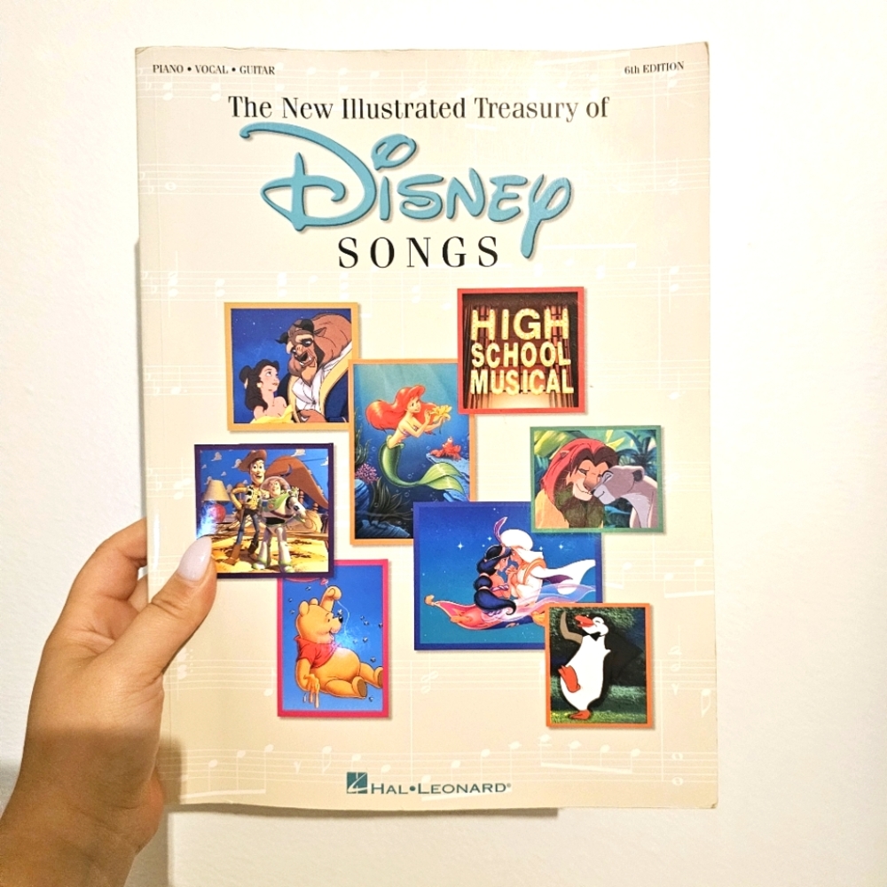 The New Illustrated Treasury of Disney Songs by Hal Leonard Corp Paperback